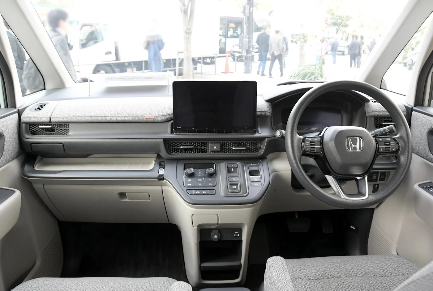 ホンダ ステップワゴン e:HEV AIR（RP8）の運転席まわり