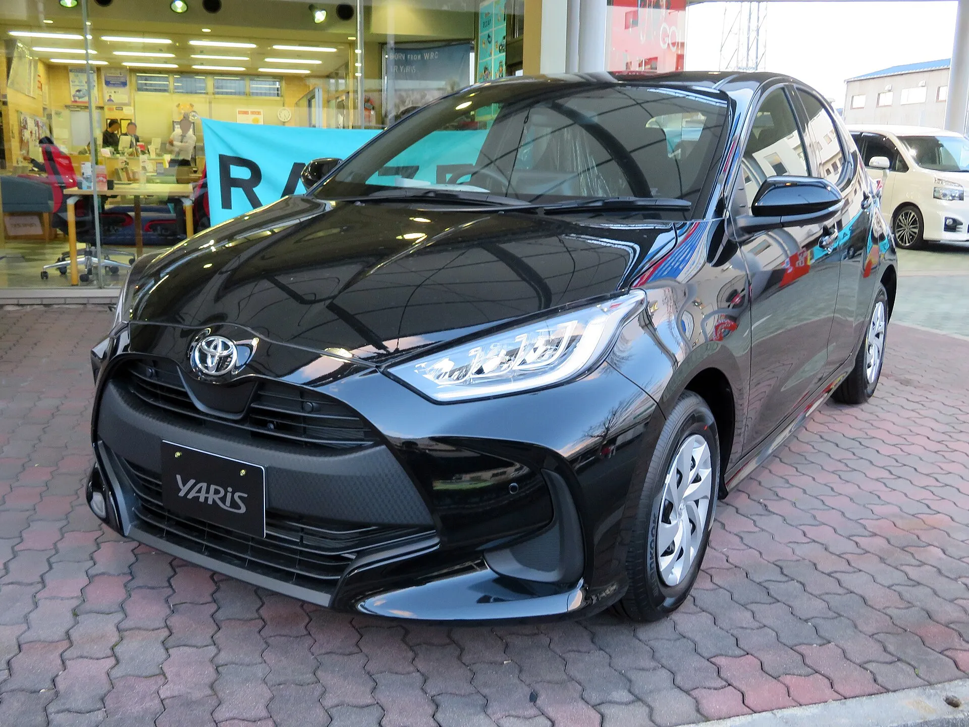 トヨタ ヤリス 1.5 G 2WD・CVT（5BA-MXPA10-AHXGB）の前方からの外観