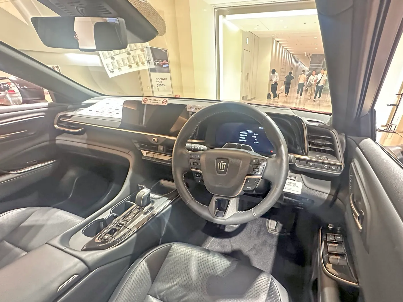 トヨタ クラウン スポーツ Z（6AA-AZSH36W-BNXGB）の運転席まわり