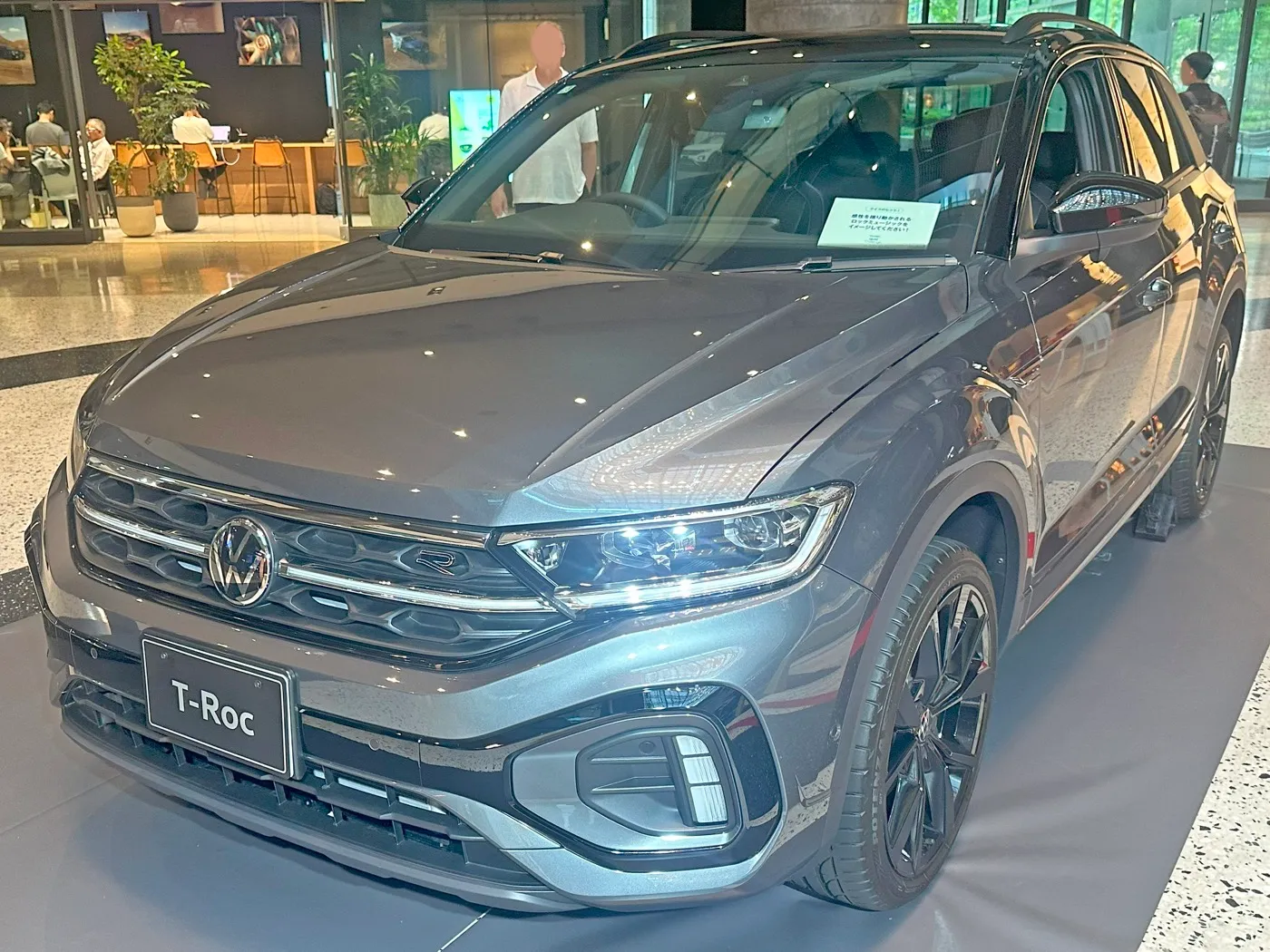 フォルクスワーゲン T-Roc TDI 4MOTION R-Line Black Style(3DA-A1DFF)の前方からの外観