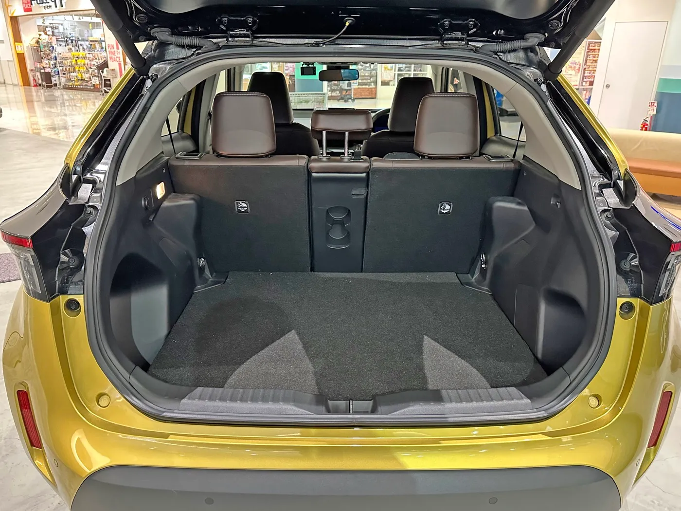 トヨタ ヤリス クロス Z 4WDの荷室