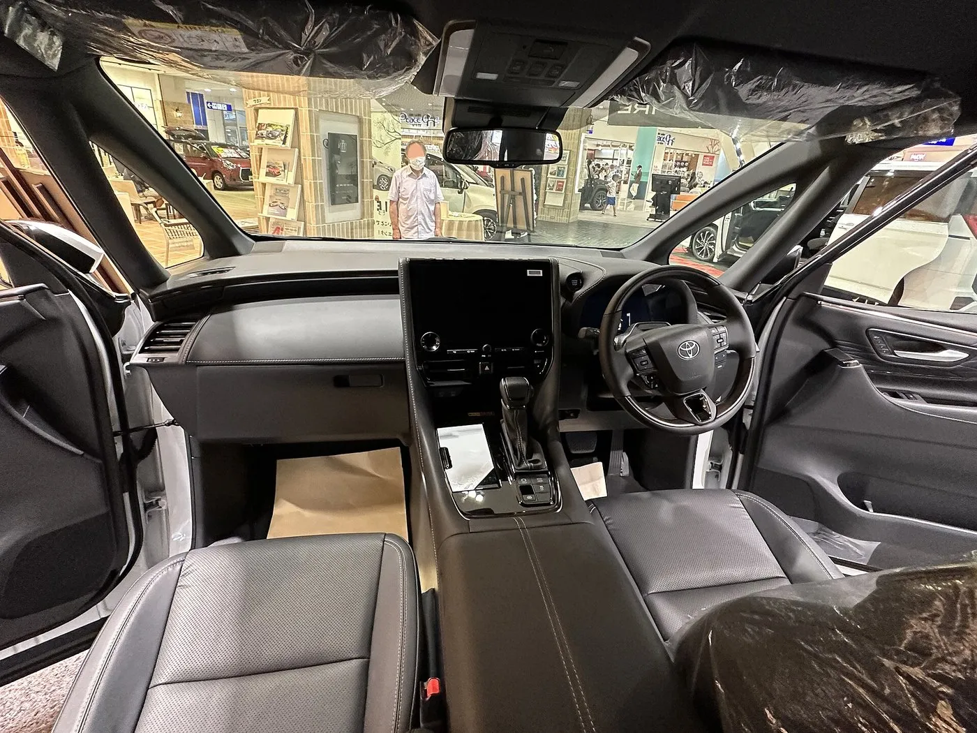トヨタ アルファード Z 2WD（ガソリン車）の運転席まわり