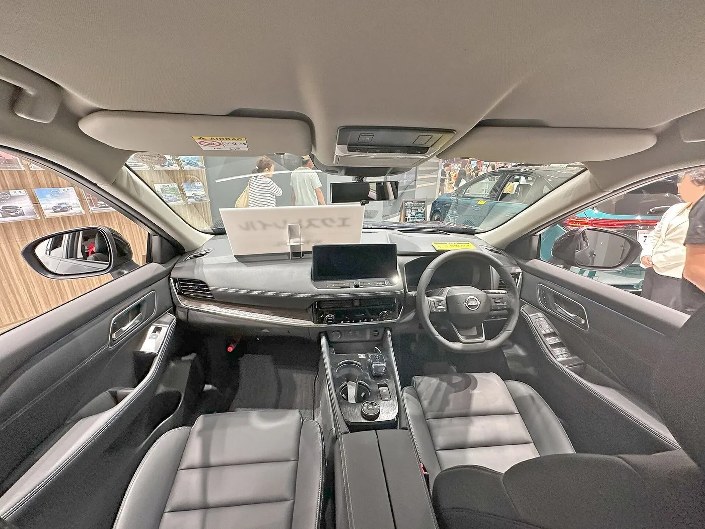 日産 エクストレイル G e-4ORCE（SNT33）の運転席まわり