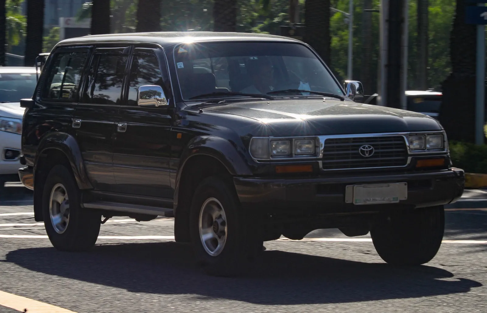 1996年式 トヨタ ランドクルーザー 80系 4.2 VXを前方右から見た外観