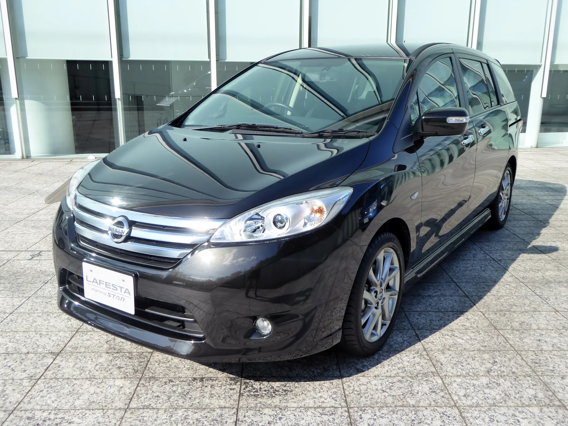 B35型 日産ラフェスタ ハイウェイスターG スプレモ（DBA-CWFFWN）の前方からの外観
