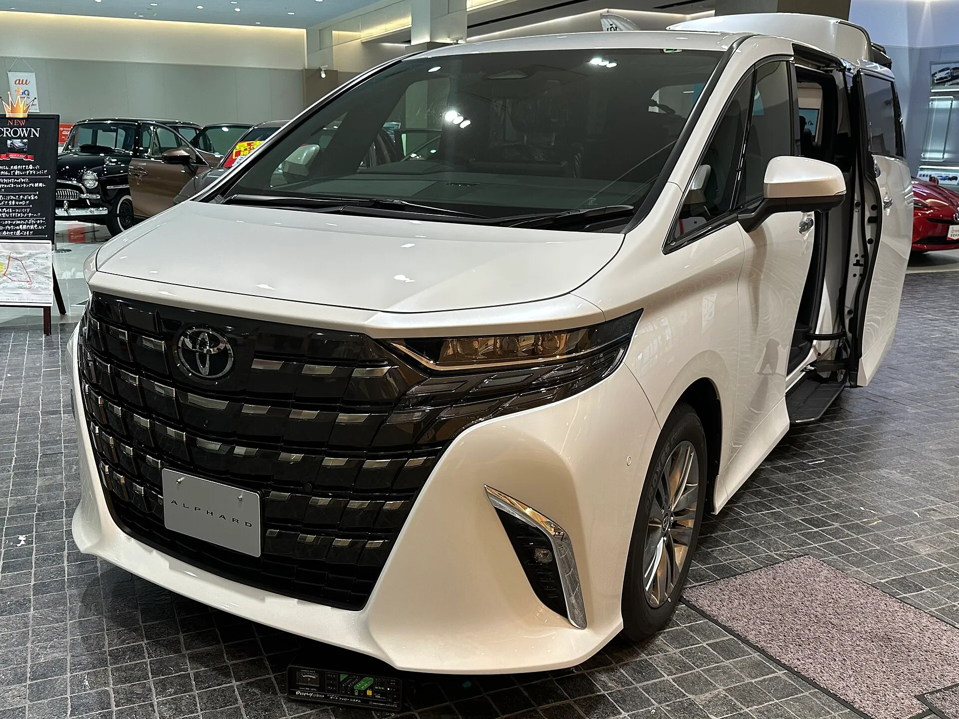 トヨタ アルファード Z 2WD ガソリン車（3BA-AGH40W-PFXLK）の前方からの外観