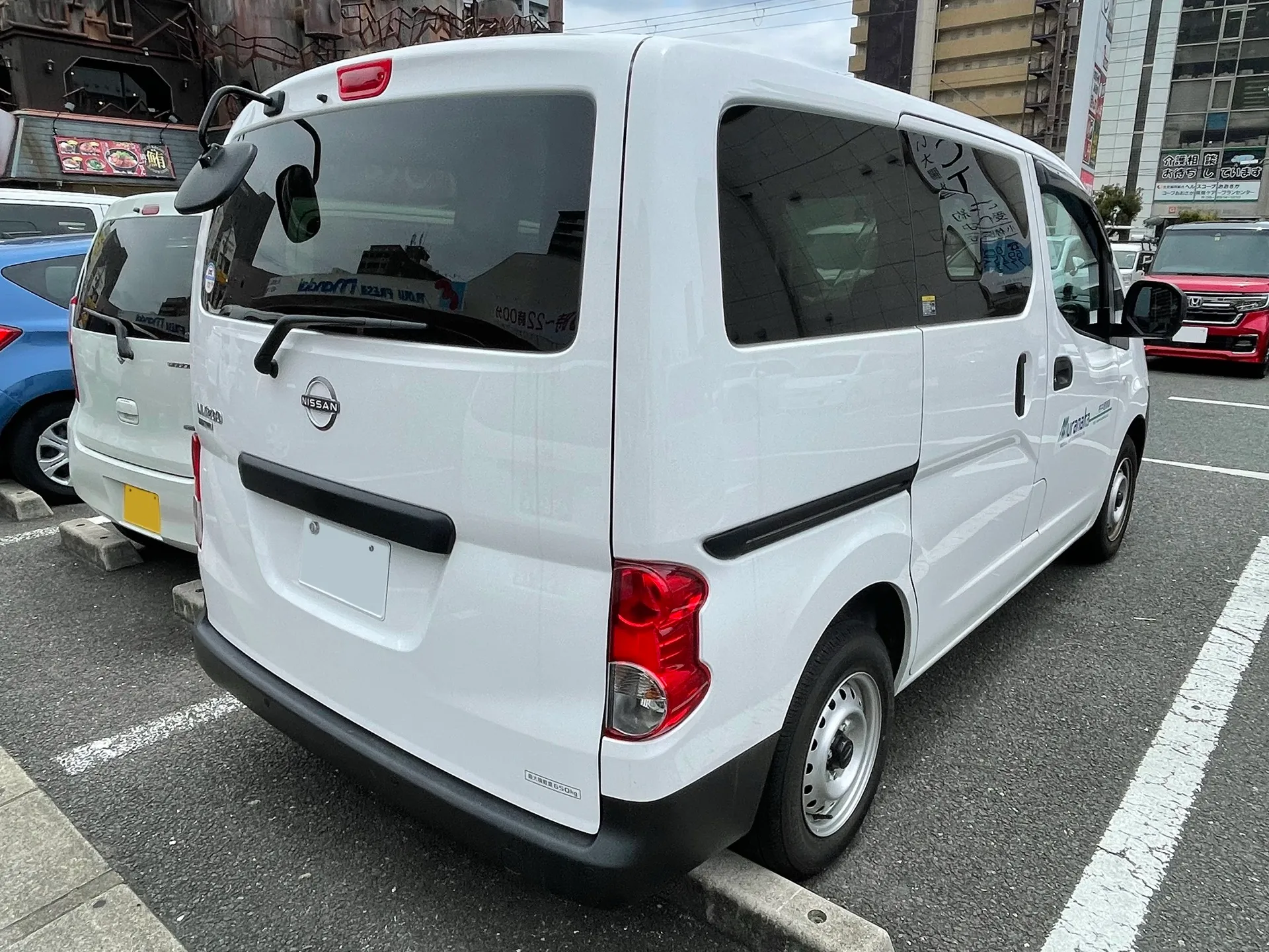 NV200バネット DX（5BF-VM20・2WD・5人乗り）を後方から見た外観