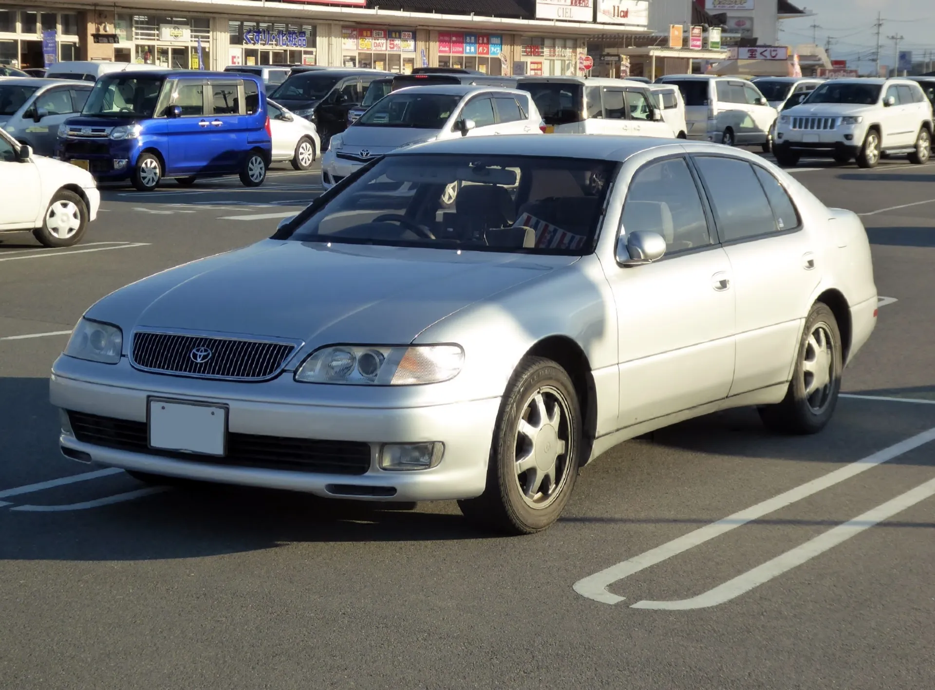 初代トヨタ アリスト 3.0V（E-JZS147）を斜め前から見た外観