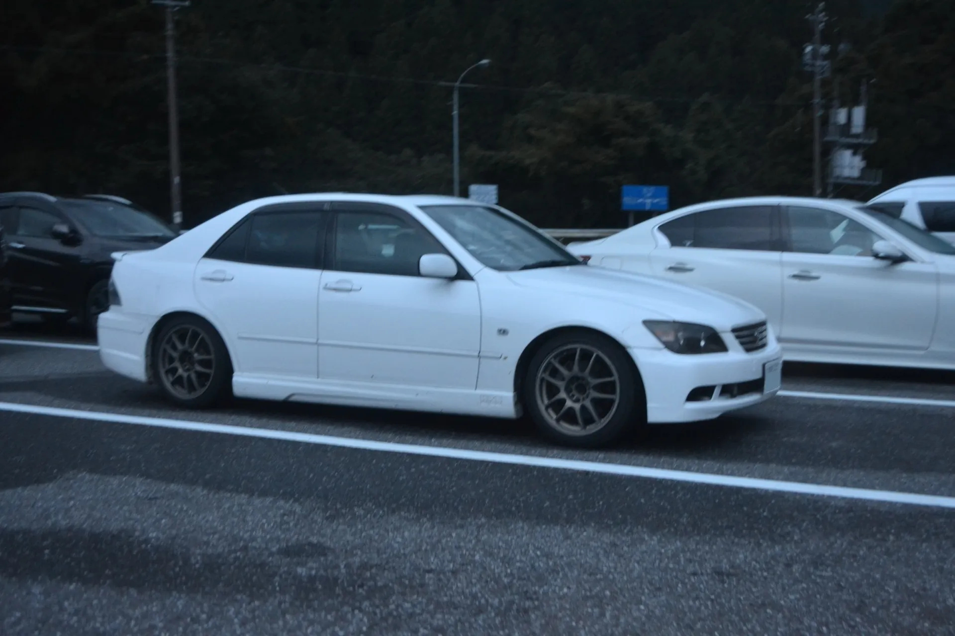 トヨタ アルテッツァ RS200（GF-SXE10）を真横から見た外観