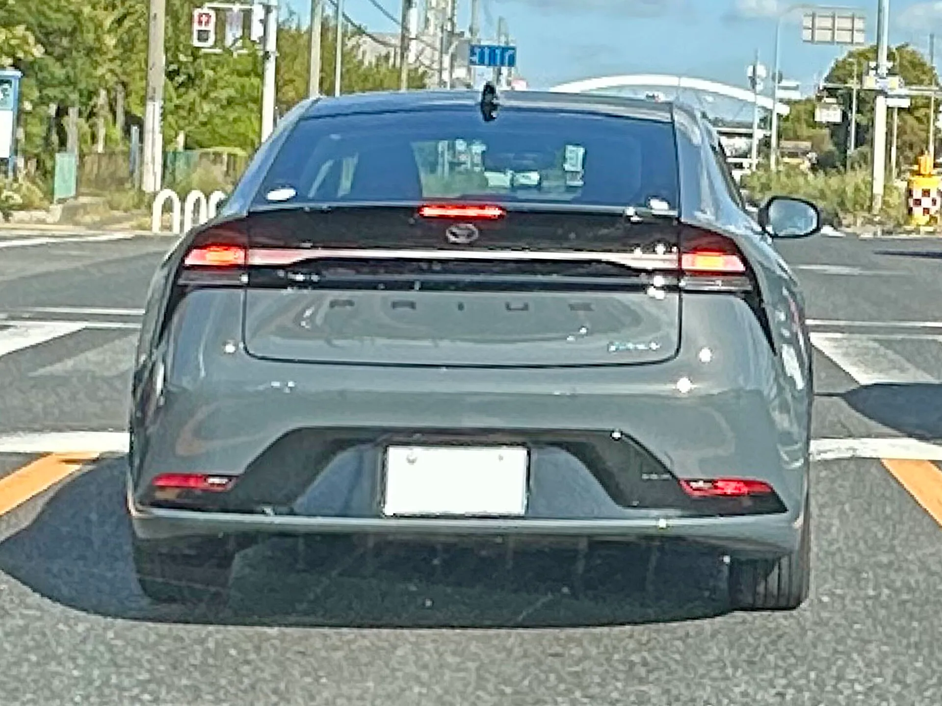 トヨタ プリウス PHEV Z（6LA-MXWH61）の外観