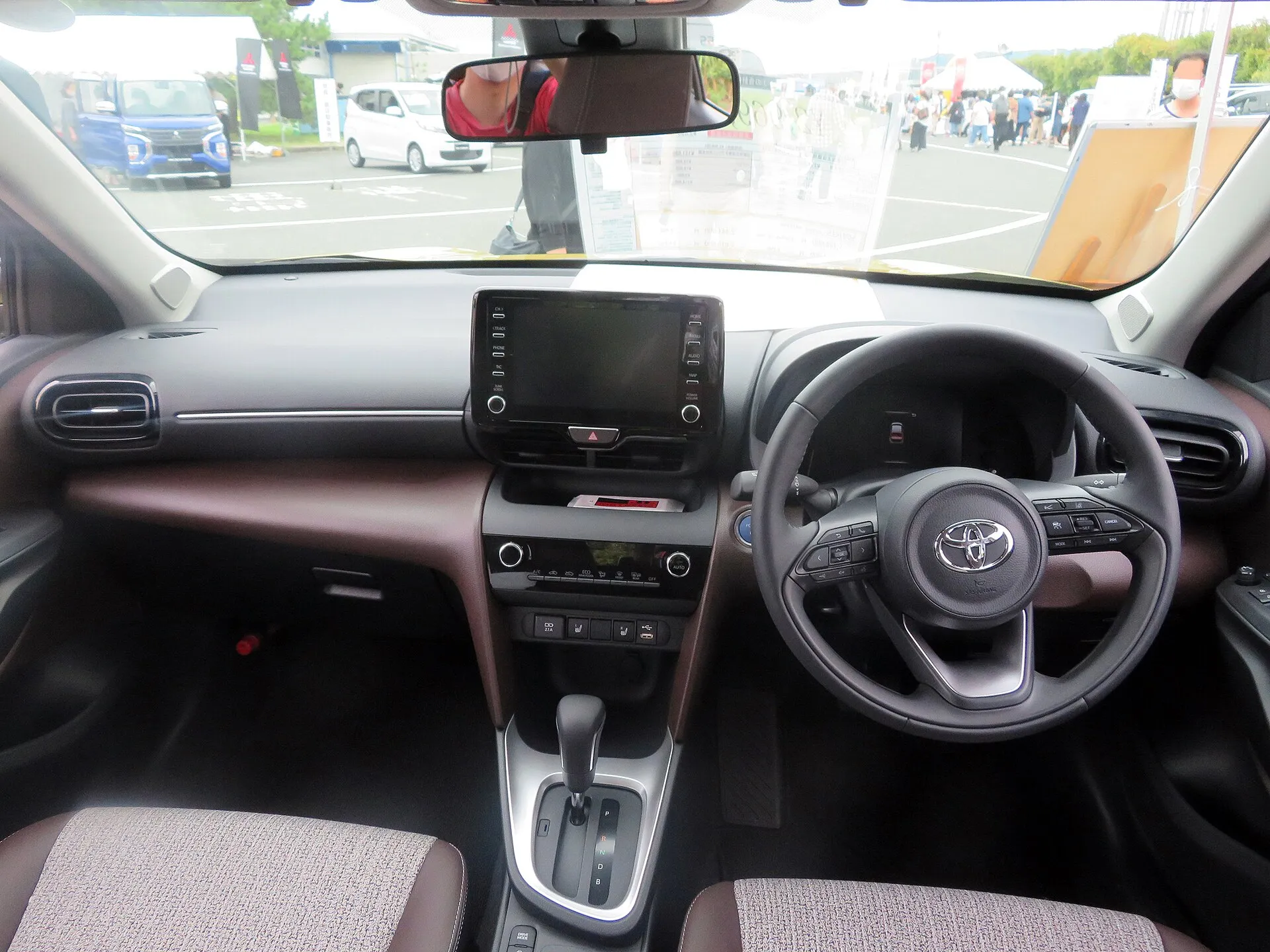 トヨタ ヤリス クロス ハイブリッド Z 2WD（6AA-MXPJ10）の運転席まわり