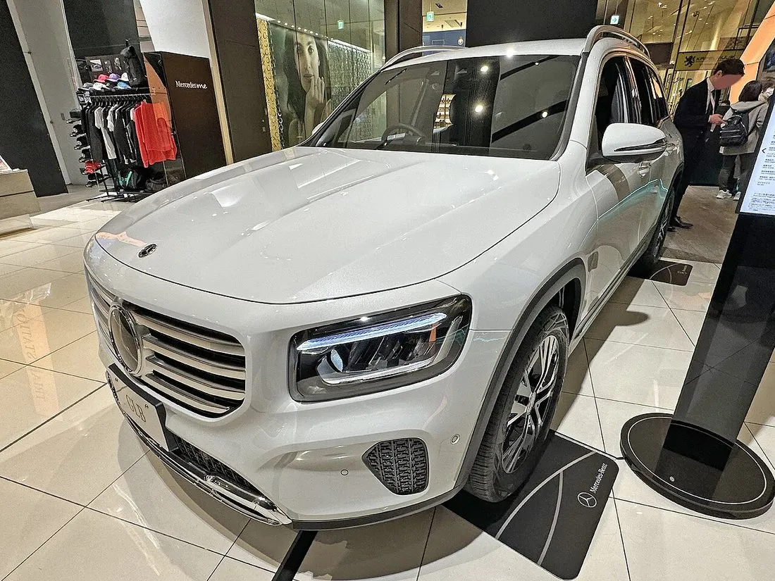 メルセデス・ベンツ GLB 180（型式 5BA-247684M）の外観