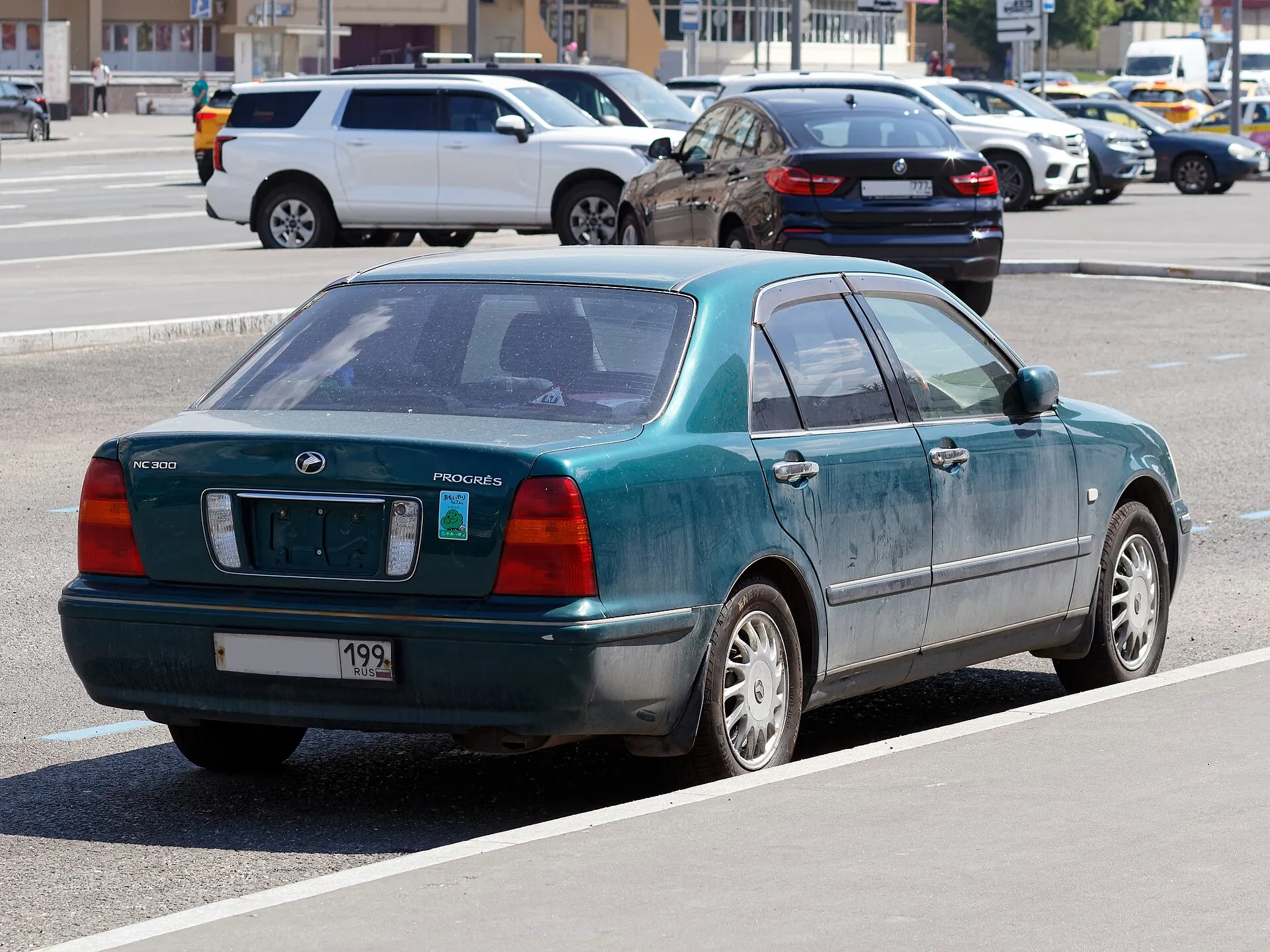 トヨタ プログレ NC300を斜め前から見た外観